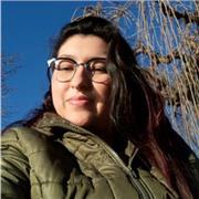 Profesora de Informática, para dar clase a niños, adolescentes y adultos de uso y manejo de un ordenador. Y ayudar en los deberes